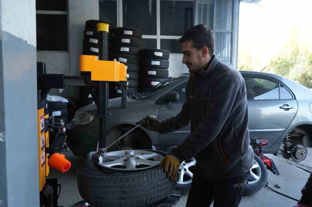 Muş’ta kış lastiği yoğunluğu başladı
