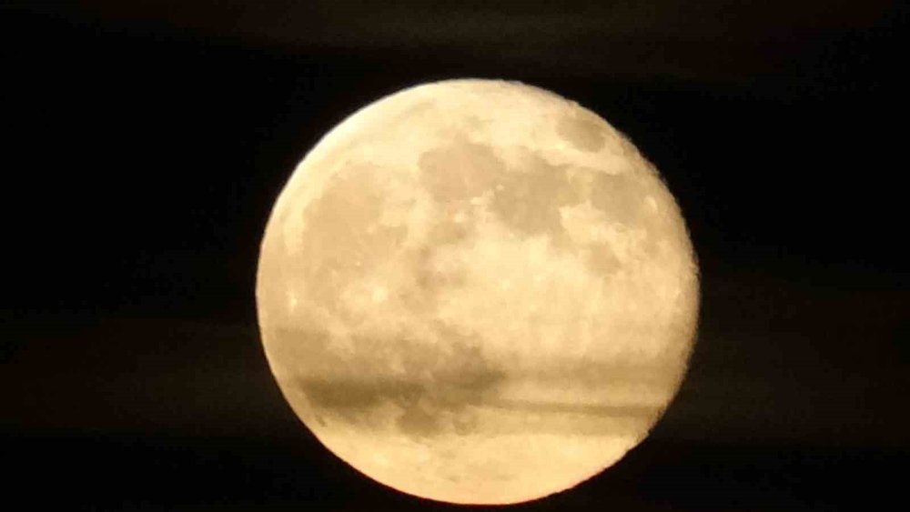 Şişkin ay görsel şölen sundu
