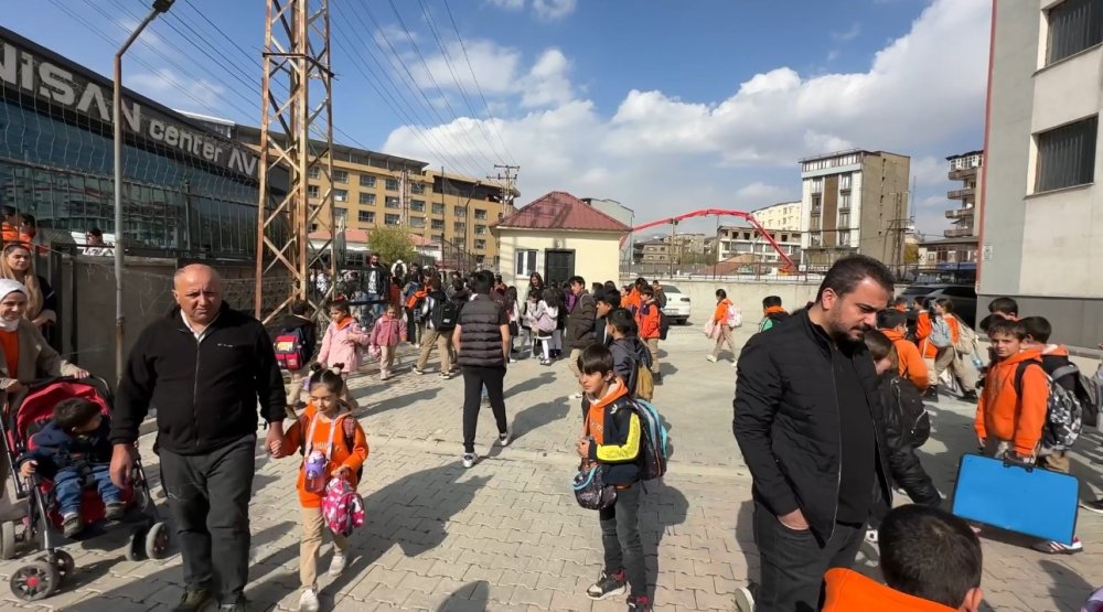 Yüksekova'da 30 bin öğrenci için 9 günlük tatil başladı