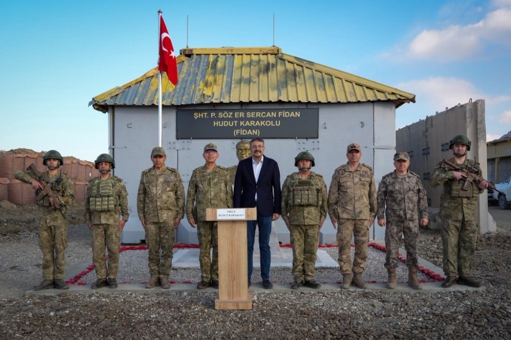 2. Ordu Komutanı Korgeneral Topaloğlu, Şemdinli ve Derecik'teki üs bölgelerini ziyaret etti