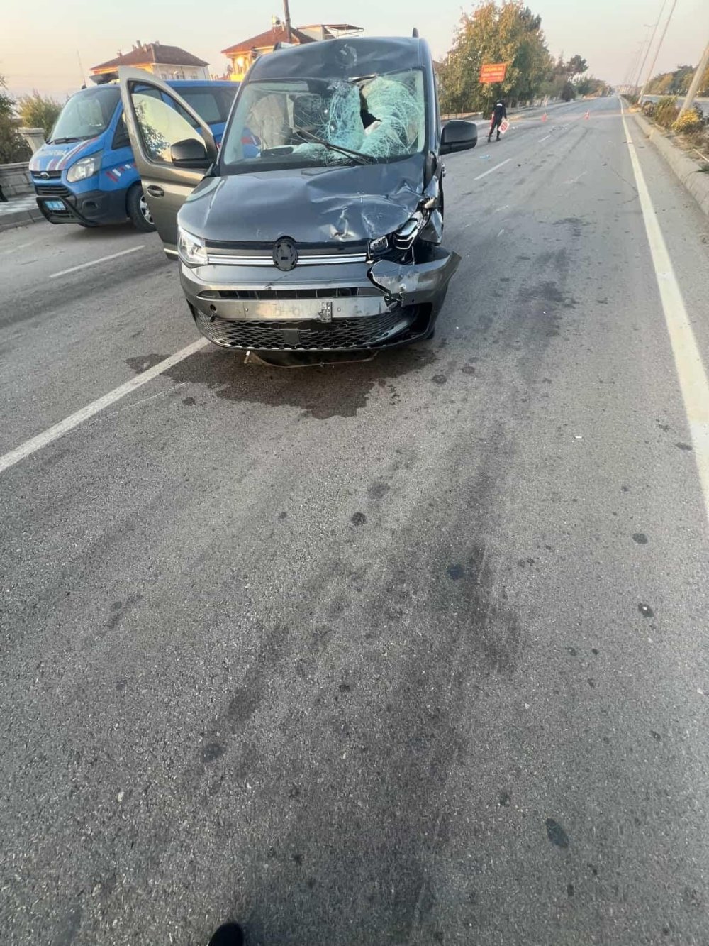 Elazığ’da hafif ticari araç ile motosiklet çarpıştı: 1 yaralı