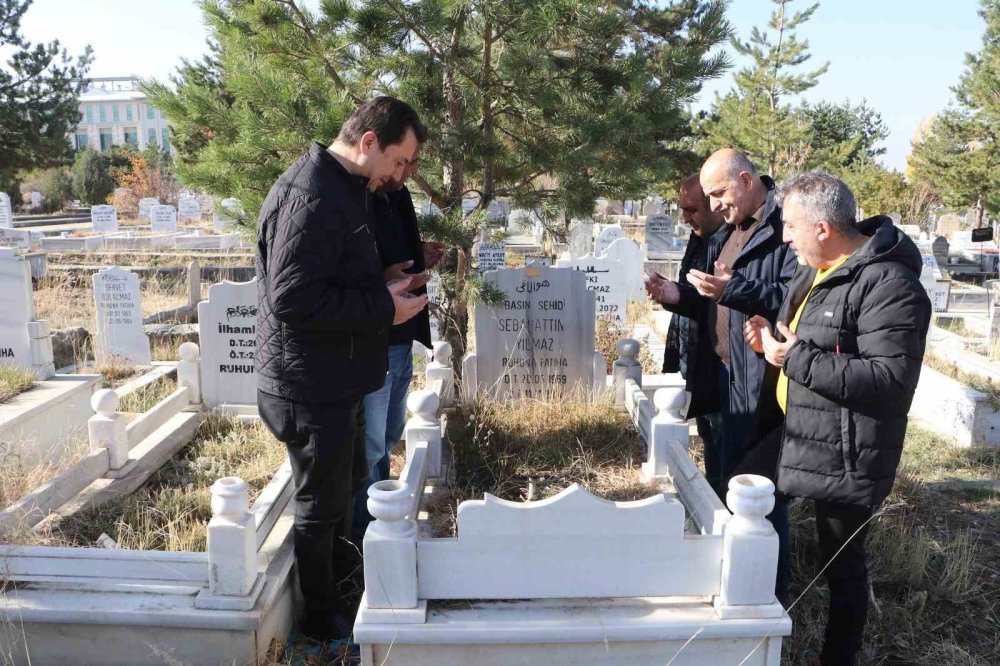 Basın şehidi Sebahattin Yılmaz mezarı başında anıldı