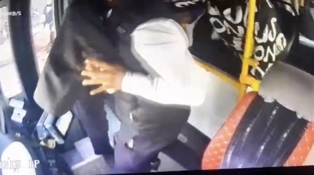 Yolcu ile tartışan halk otobüsü şoförüne dayak