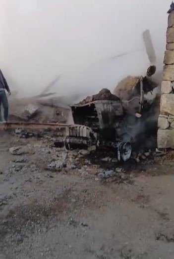 Ardahan’da yangın: 2 traktör ve ekipmanlar kül oldu
