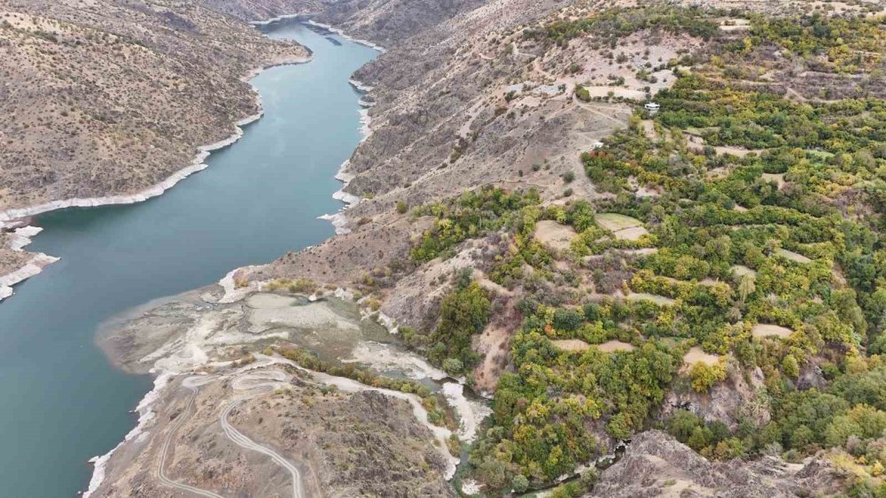 Çüngüş'ün bu köyünde ne eksen onu biçiyorsun