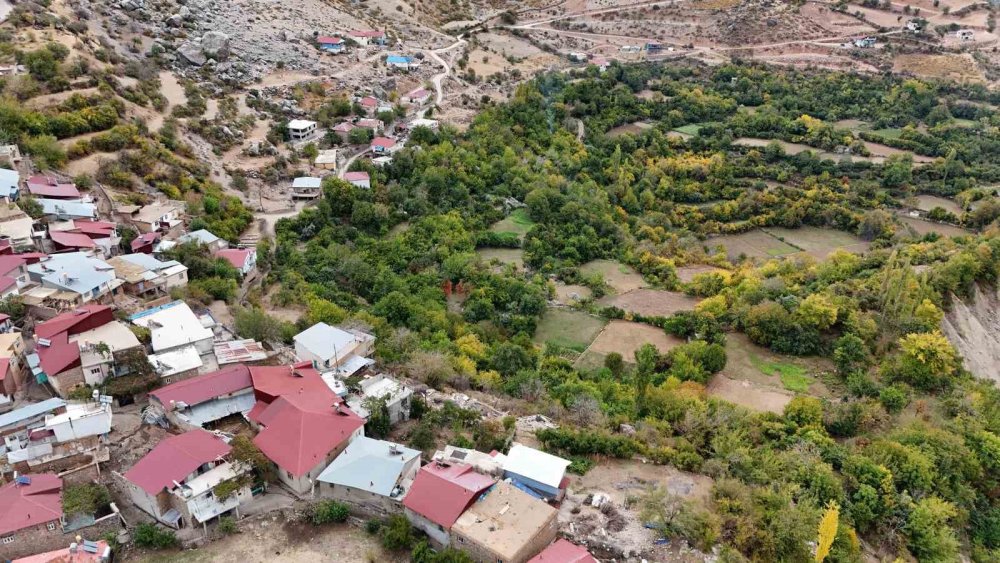 Çüngüş'ün bu köyünde ne eksen onu biçiyorsun