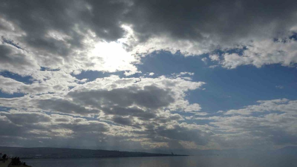 Van semalarında bulut ve ışık şöleni