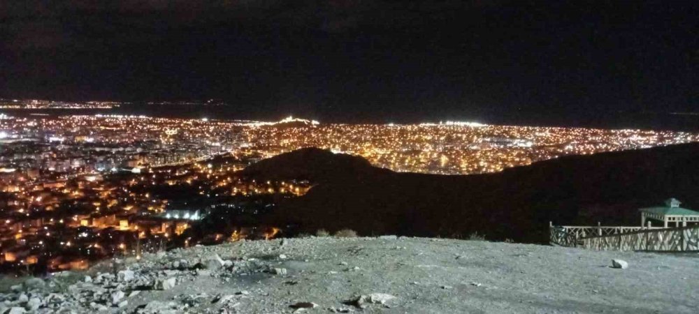 Van semalarında bulut ve ışık şöleni