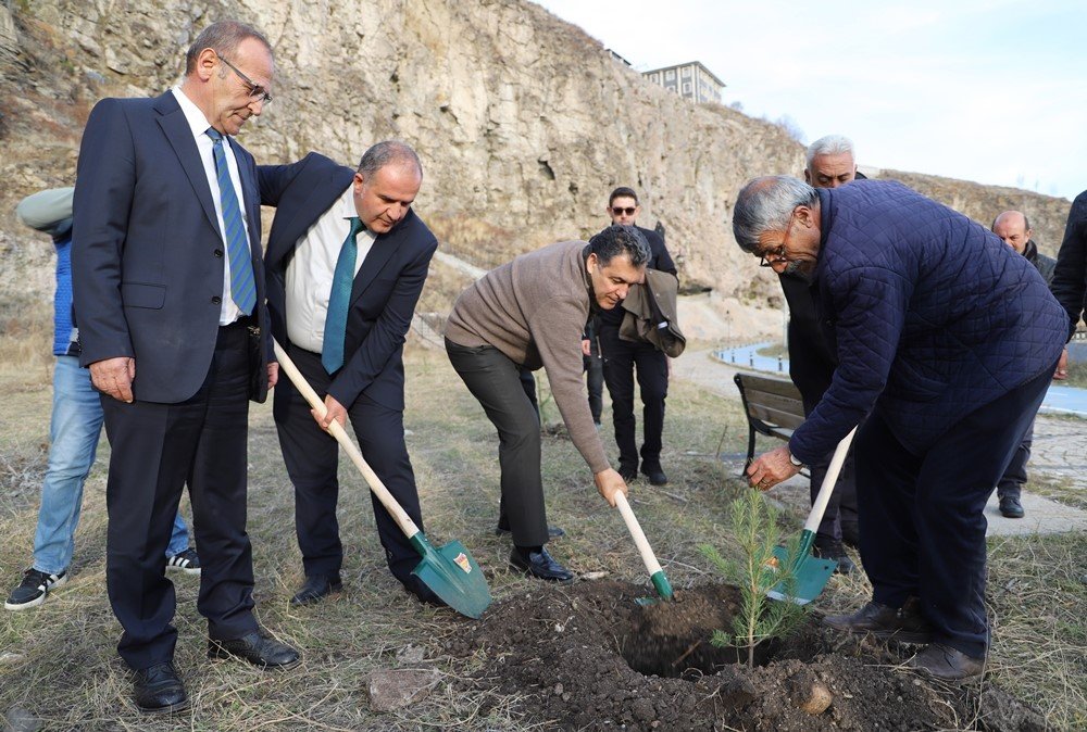 Ardahan’da ağaç dikme etkinliği