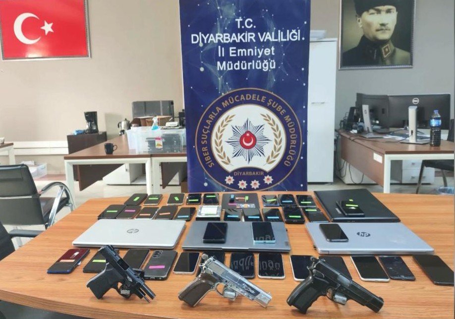 Diyarbakır’da operasyon: Hesaplarında 2 milyar 743 milyon lira para hacmi olan şüphelilerden 25’i tutuklandı