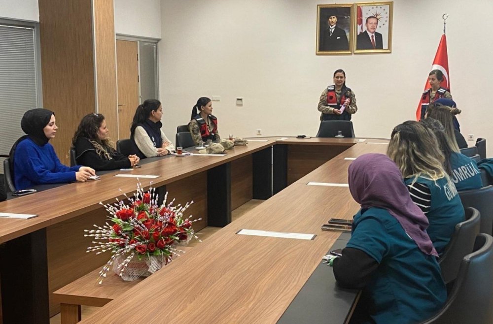 Esendere'de kadın güvenlik güçlerinden KADES tanıtımı
