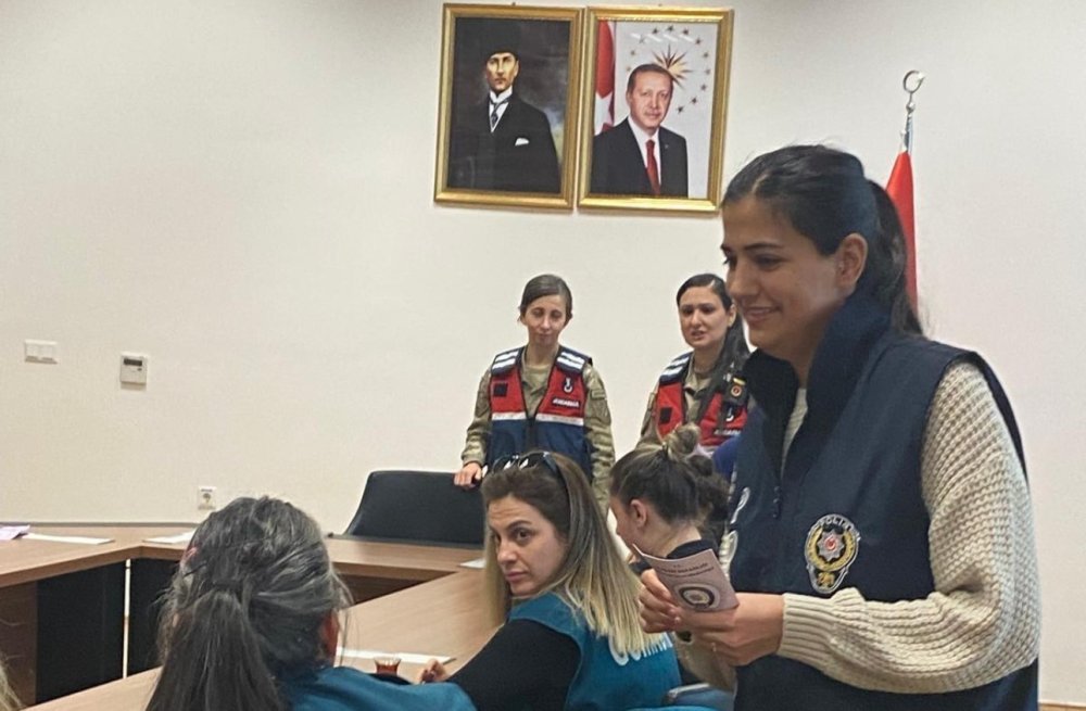 Esendere'de kadın güvenlik güçlerinden KADES tanıtımı