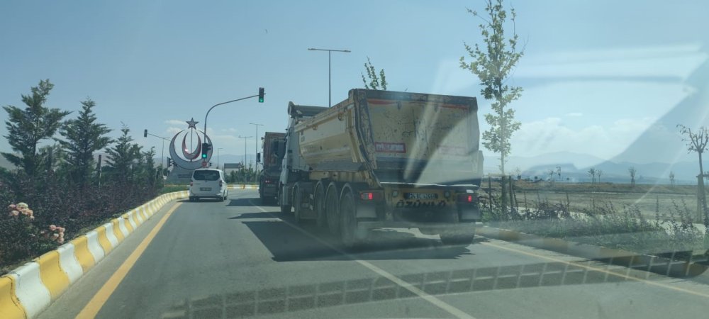 Van’da sahil yolu çökme tehlikesiyle karşı karşıya