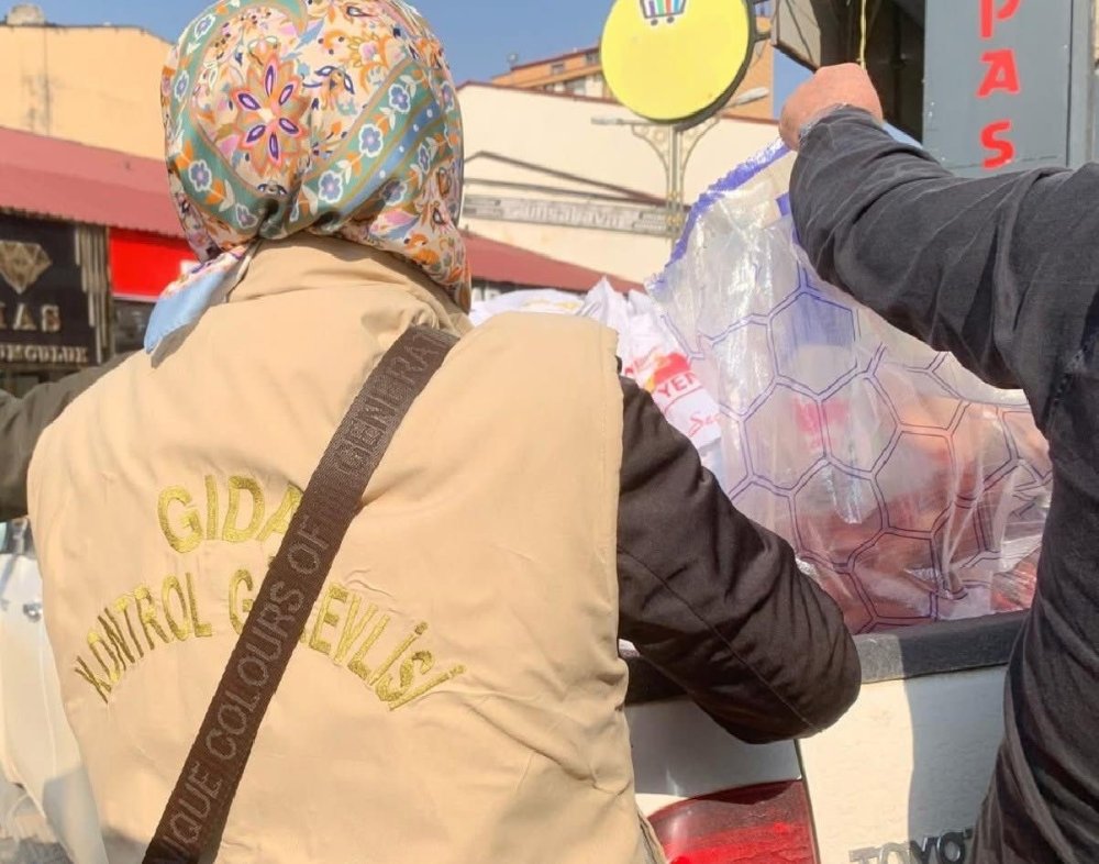 Ağrı’da etiketsiz ürünlere geçit verilmedi: 415 kilo sucuk ele geçirildi