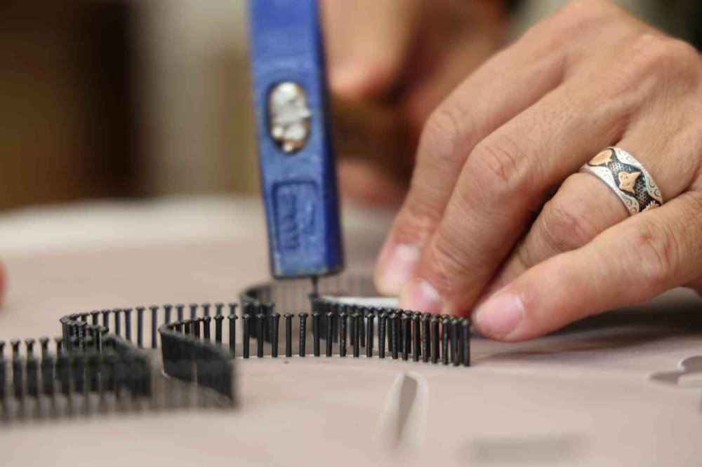 Hobisini sanata dönüştürdü, 500’ü aşkın eseriyle Türkiye’nin sayılı filografi ustalarından biri oldu