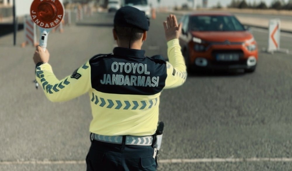 Antep’te jandarmadan dron destekli trafik denetimi