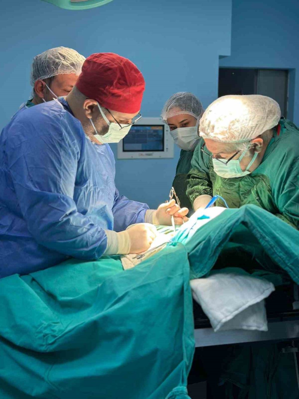 Derecik Devlet Hastanesinde ilk guatr ameliyatı başarıyla gerçekleştirildi