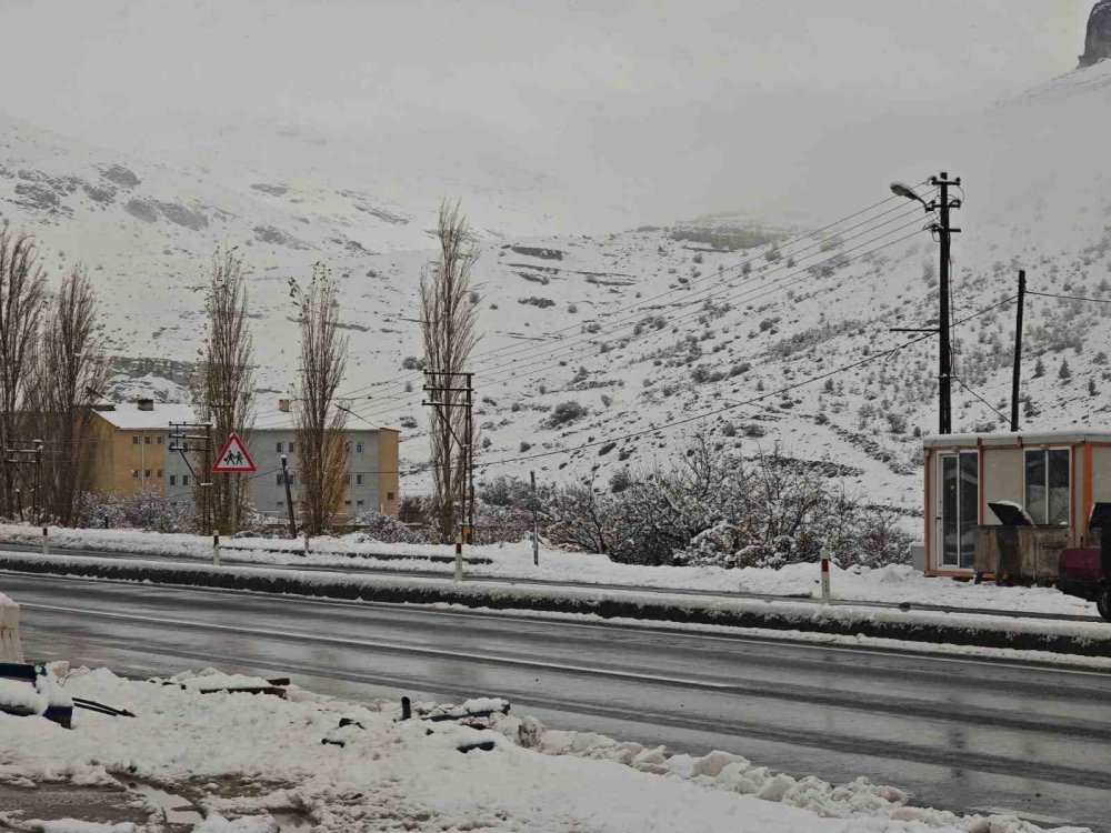 Malatya’da sağanak ve kar yağışı etkili oldu