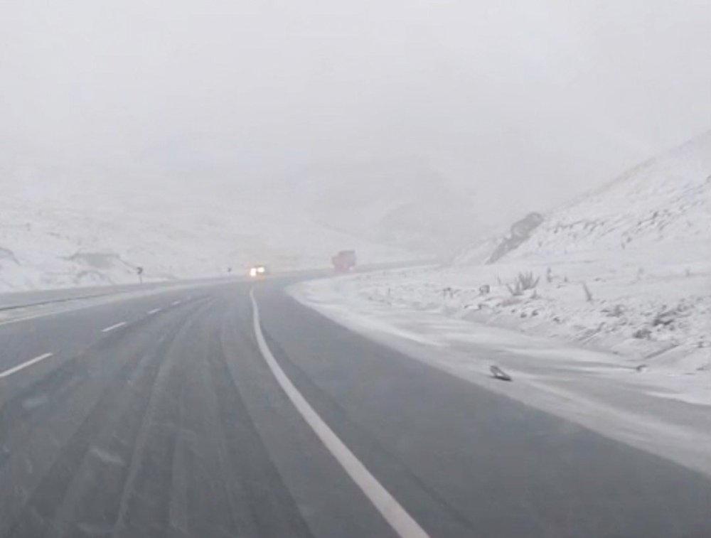 Başkale’de kar yağışı etkili oldu