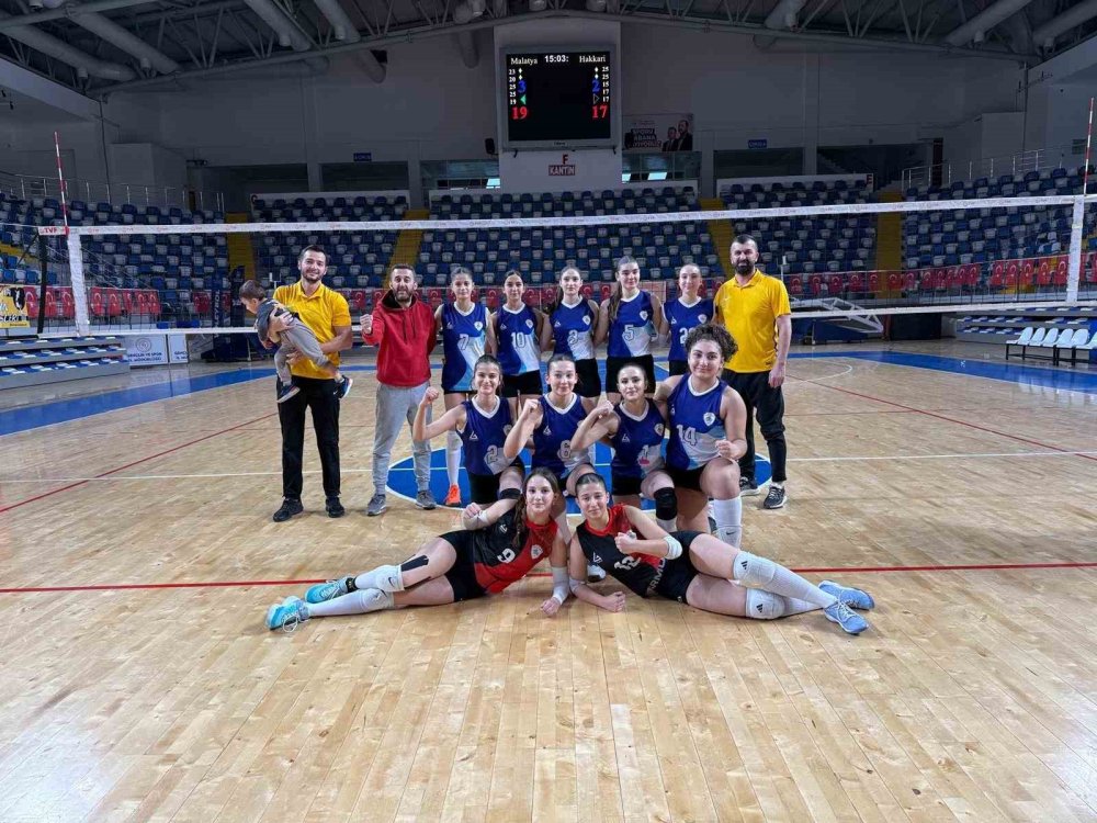 Hakkari Sportif, Malatya Voleybol takımına 3-2 mağlup oldu