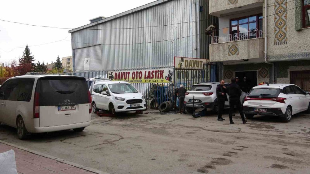 Kış lastiği uygulaması başladı: Van'daki lastikçilerde yoğunluk arttı