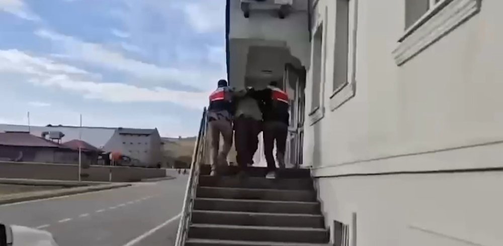 Hakkari ve Van'da 324 kilo uyuşturucu yakalandı