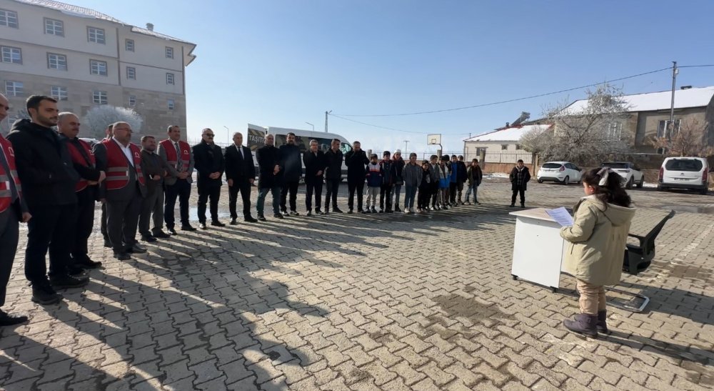 "Türkiye yeşeriyor, Gazze güçleniyor" projesiyle Yüksekova’da fidanlar toprakla buluştu