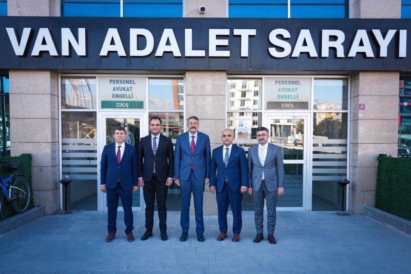 hakkari-valisi-ali-celik-van-adalet-sarayi-ziyareti.jpeg