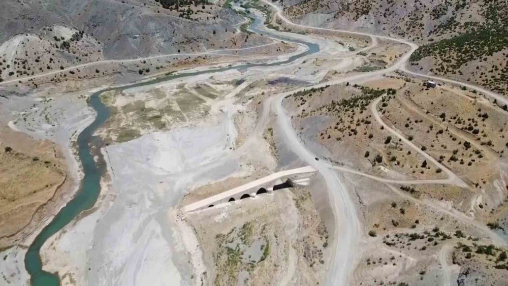 Roma dönemine ait altınlı köprüsü sular altında kalıyor