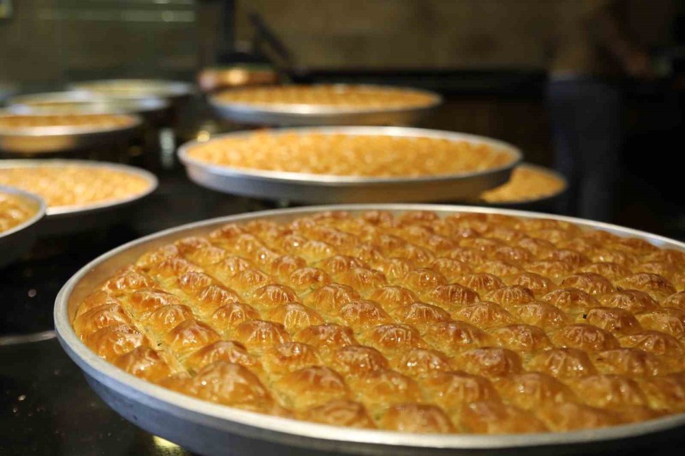 Antep’in köklü tatlı geleneğini günümüze taşıyor