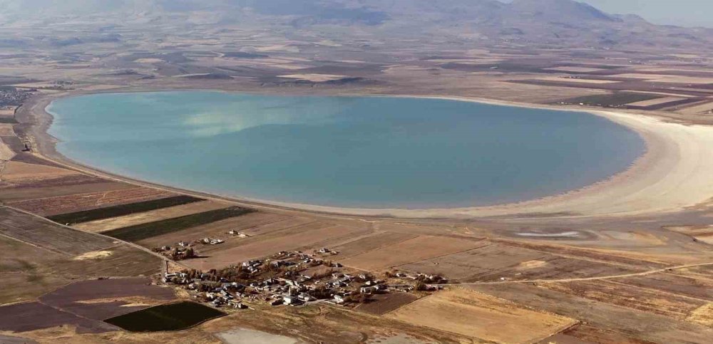 Arin Gölü gün geçtikçe alan kaybediyor