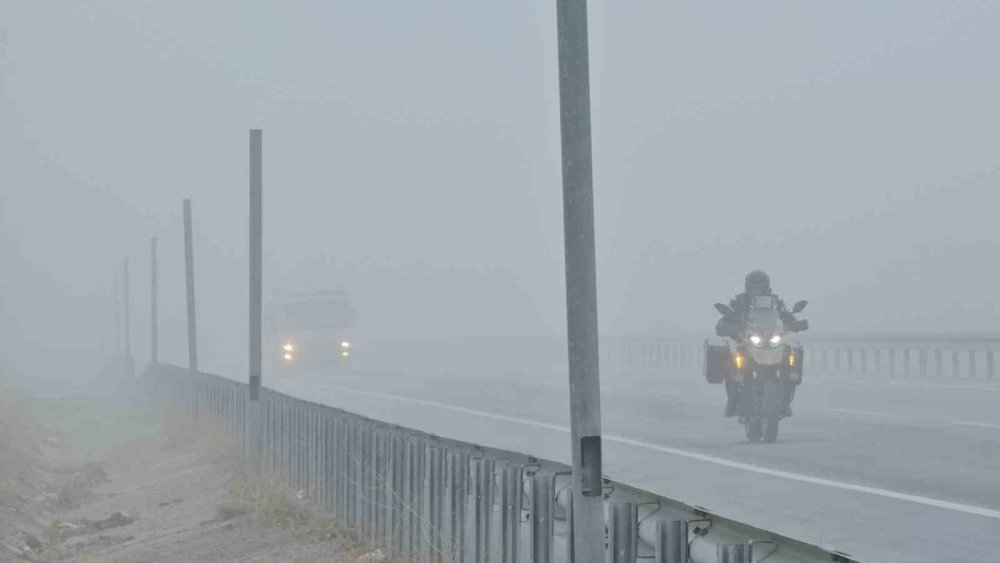 Bitlis’te yoğun sis etkili oldu: Görüş mesafesi sıfıra düştü