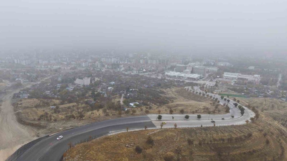 Elazığ’da 200 metreden şehir sis içinde kayboldu