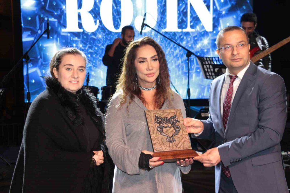 Rojin Cizre’de konser verdi