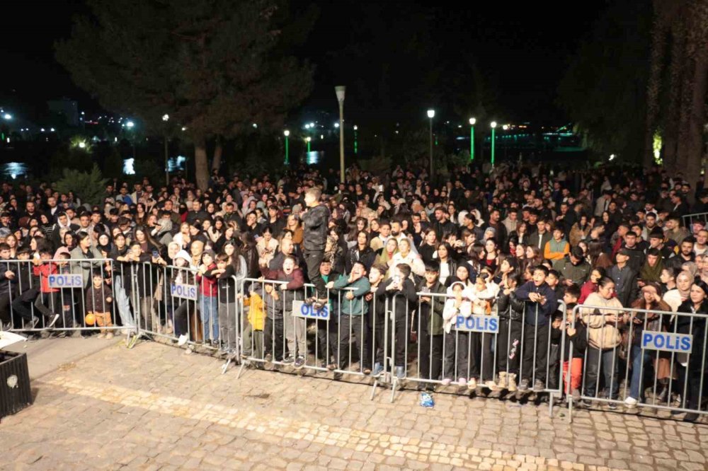 Rojin Cizre’de konser verdi