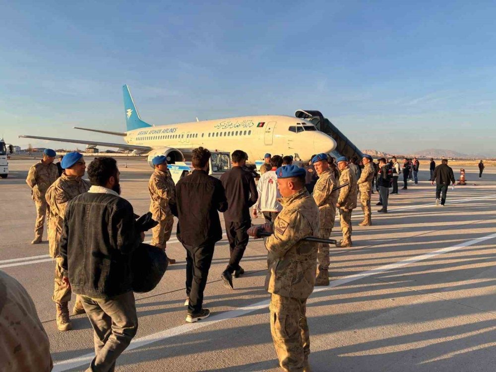 Van’da 300 göçmen ülkelerine geri gönderildi