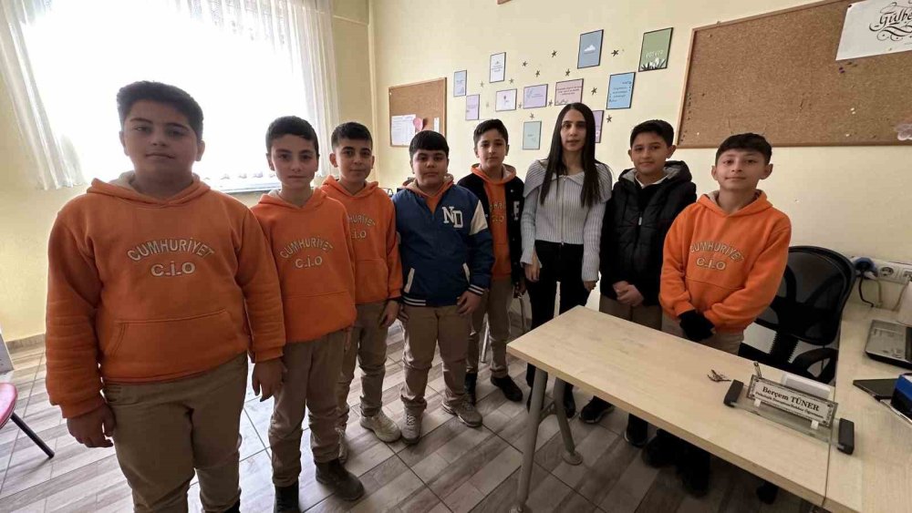 Gözleri görmüyor ama yüreği ışıl ışıl