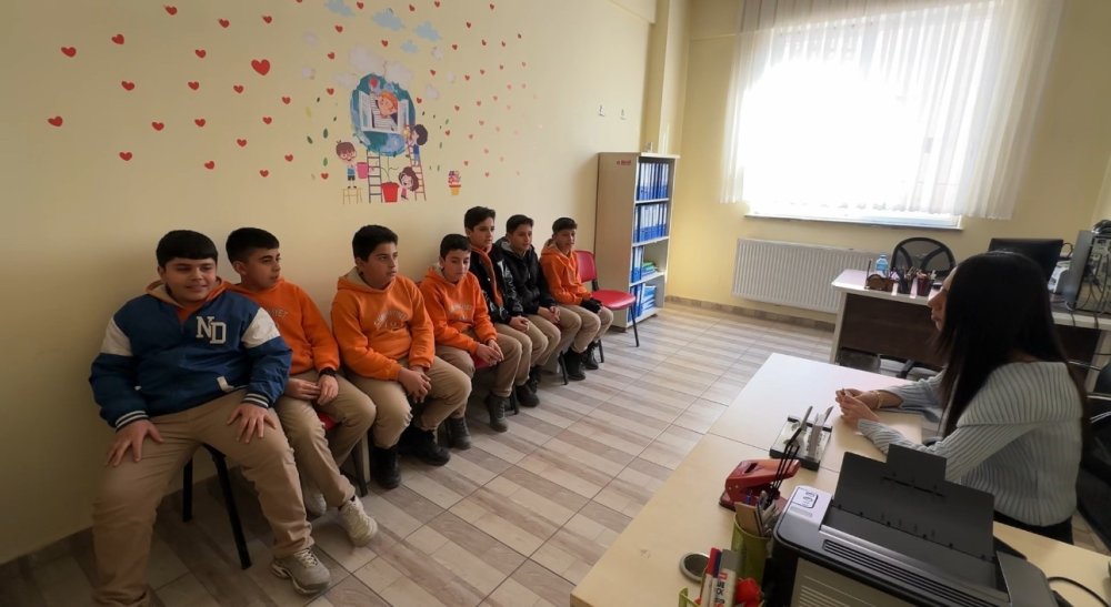 Gözleri görmüyor ama yüreği ışıl ışıl