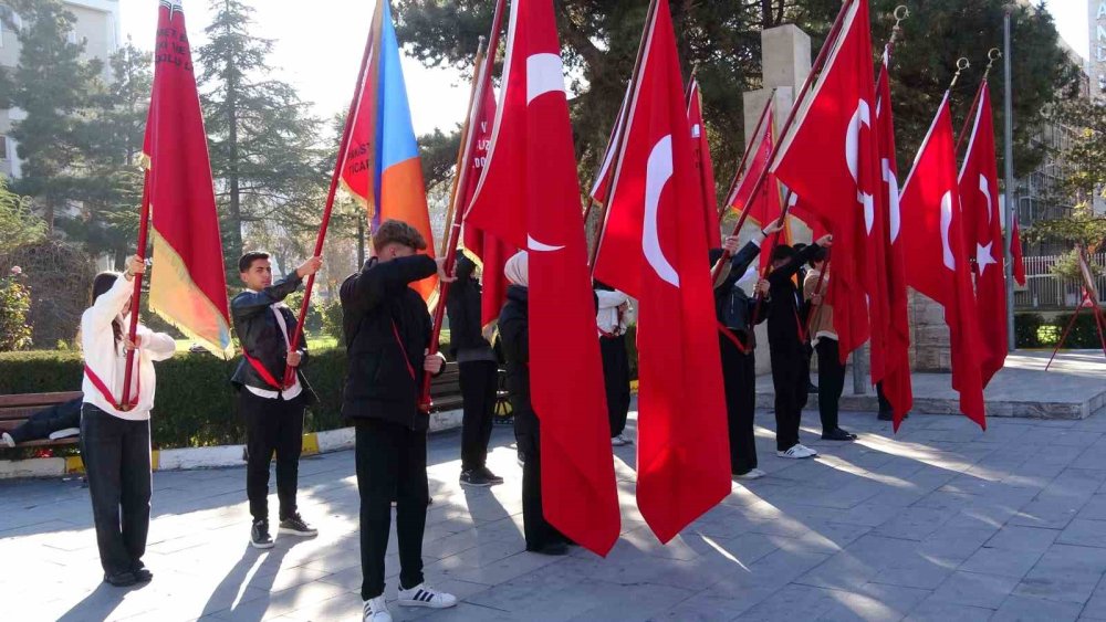 Van’da "24 Kasım Öğretmenler Günü" kutlandı