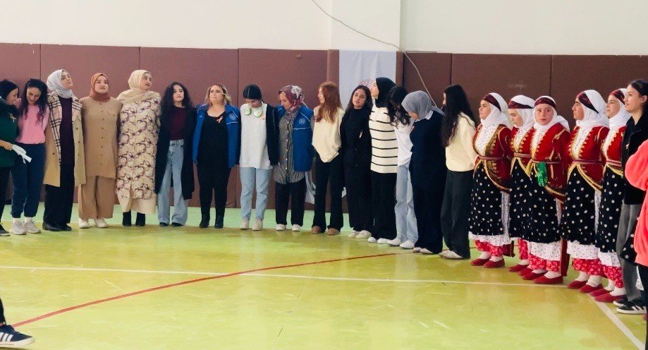 Ceylanpınar'da çiğköfteli ve halaylı ’Kadına şiddete hayır’ etkinliği