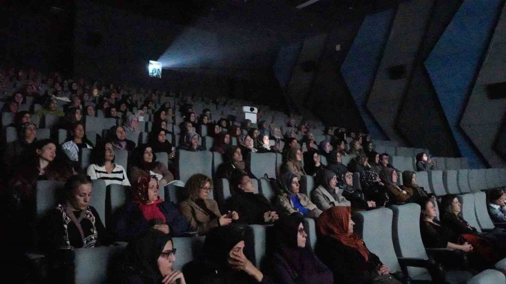 Kadınlar için film gösterimi