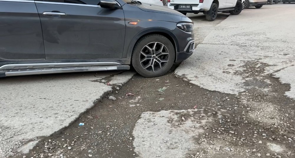Yüksekova’da yollar doğal gaz için kazıldı ama onarılmadı