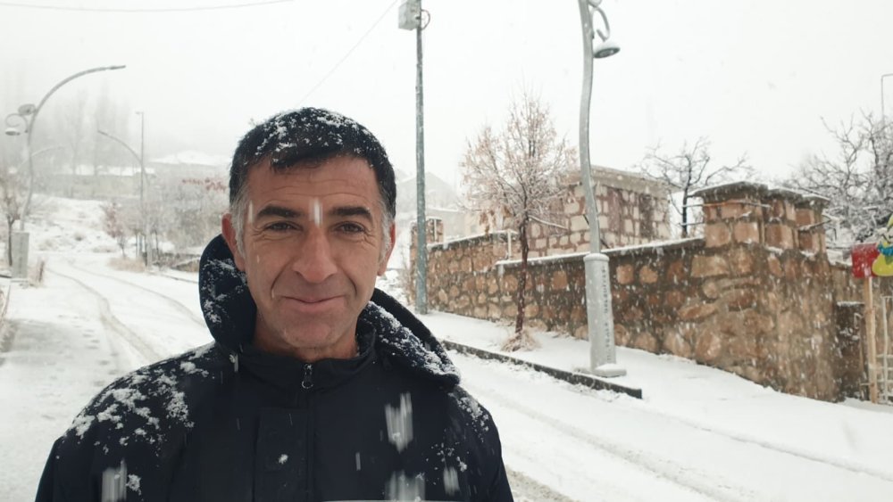 Başkale'de kar yağışı etkili oldu