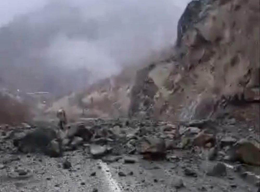 Heyelan nedeniyle kapanan Dağlıca yolu açıldı