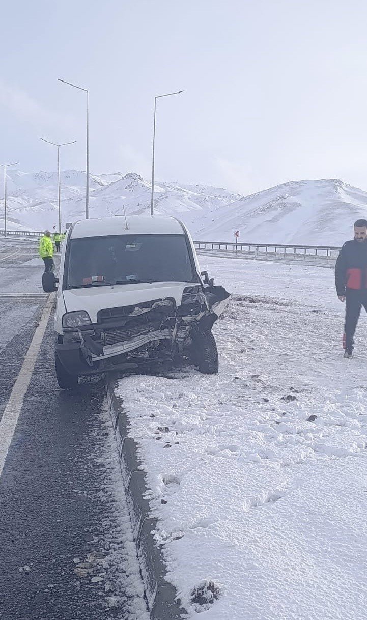 Güzeldere'de zincirleme kaza: 5 yaralı