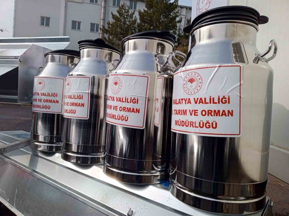 Malatya’da yetiştiricilere çoban evi, akıllı yemlik desteği verildi