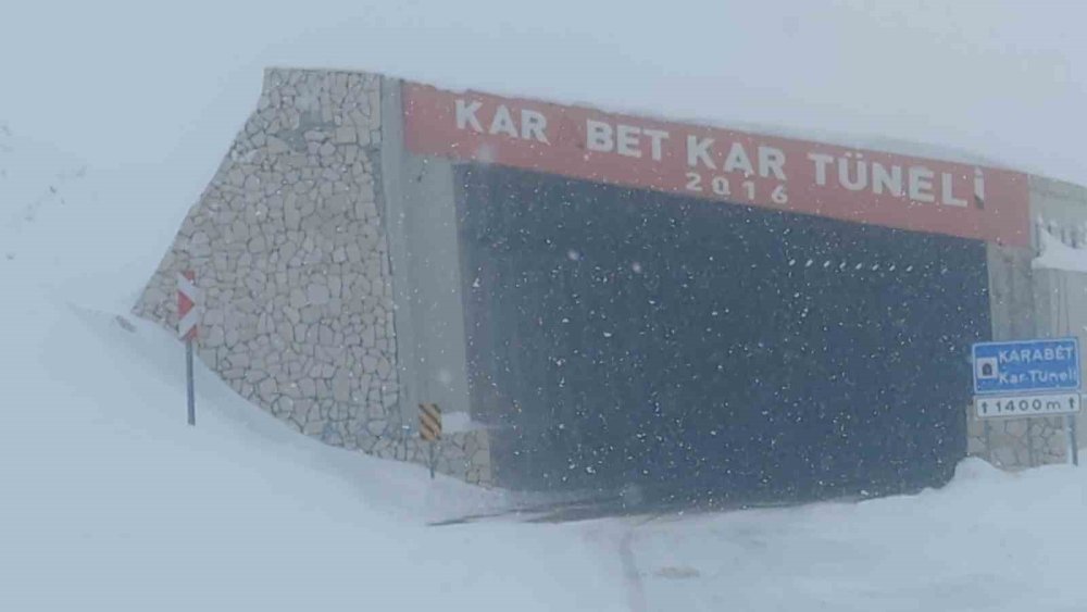 Van’da 28 yerleşim yerinin yolu ulaşıma kapandı