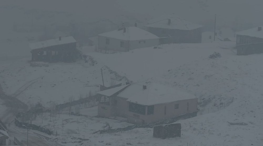 Yüksekova’da yoğun kar yağışı uçak seferlerini durdurdu