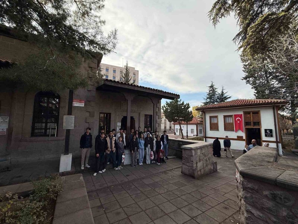 Hakkarili öğrenciler Ankara gezisinden döndü