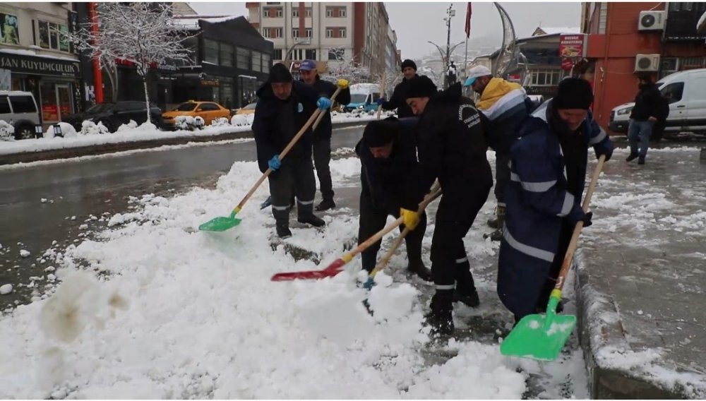 Hakkari Merkez'de kar yağışı yerini sise bıraktı